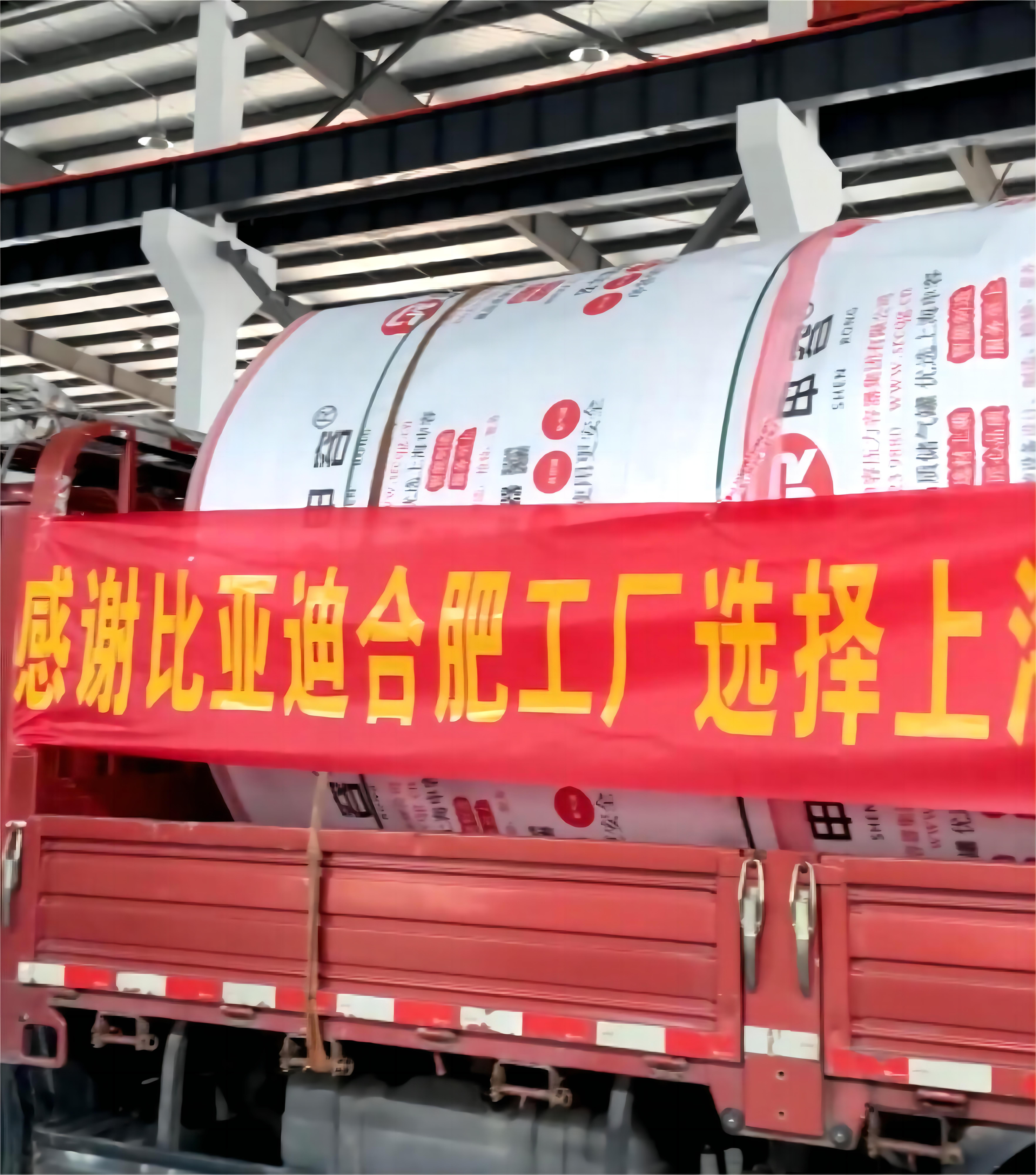 在采購新的儲氣罐時，您應(yīng)該注意以下幾個關(guān)鍵方面： 合規(guī)性 - 確保儲氣罐的設(shè)計、制造和檢驗符合國家頒布的法律法規(guī)和安全技術(shù)規(guī)范，如GB 150《壓力容器》標(biāo)準(zhǔn)或者NB/T 47052等相關(guān)標(biāo)準(zhǔn)。 設(shè)計要求 - 根據(jù)您的需求選擇合適的設(shè)計壓力、容積和材質(zhì)。